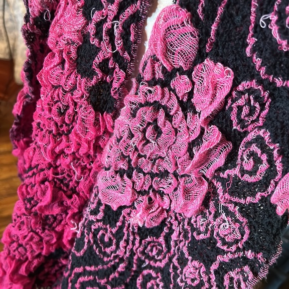 Stunning fuchsia pink and black scarf 70 inches long - Picture 2 of 2